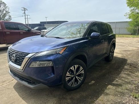 Used 2023 Nissan Rogue SV image 1