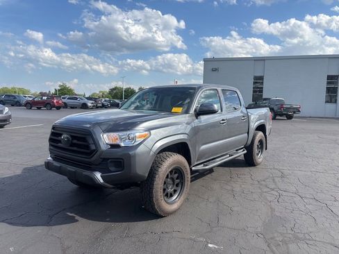 Used 2022 Toyota Tacoma SR AWD/4WD image 2