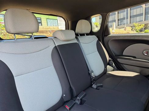 Used 2015 Kia Soul FWD image 16