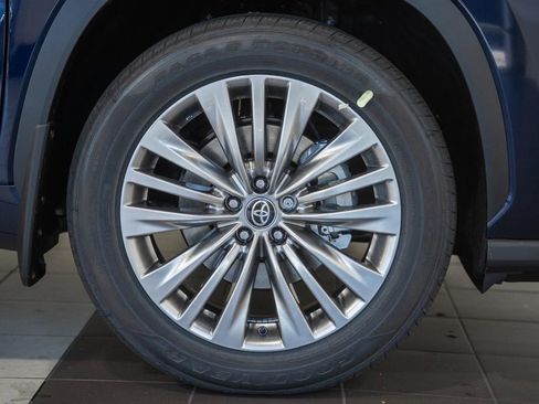 New 2026 Toyota Highlander Platinum AWD/4WD image 18
