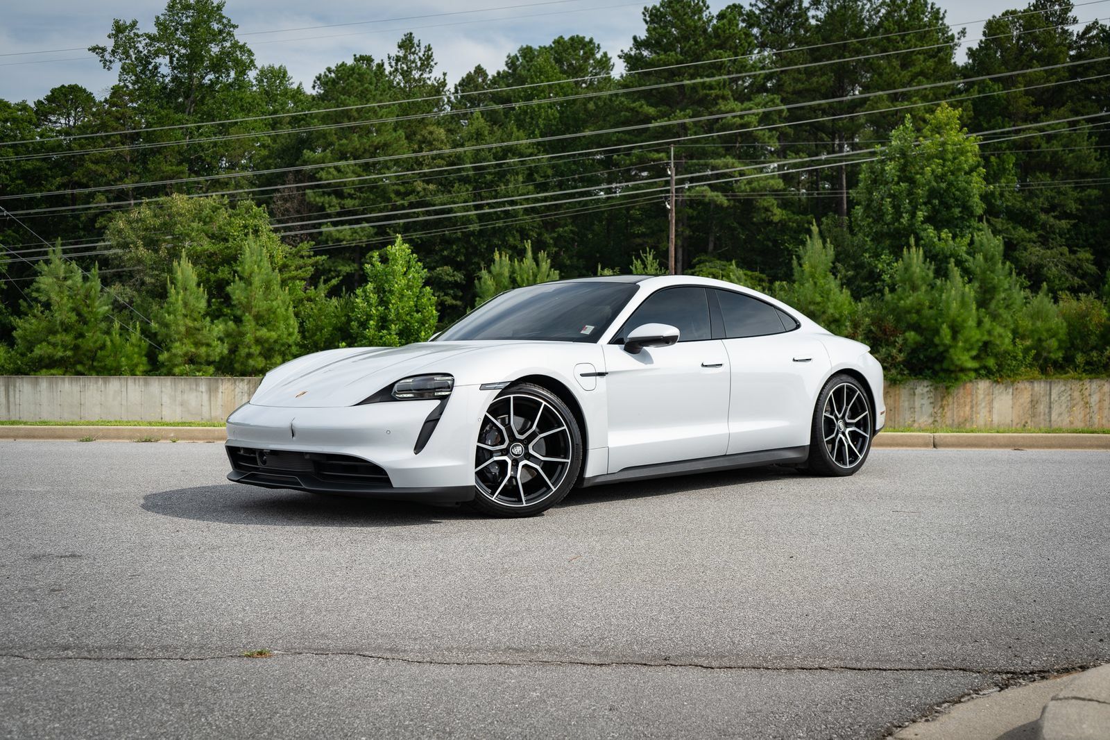 Used 2023 Porsche Taycan RWD image 3