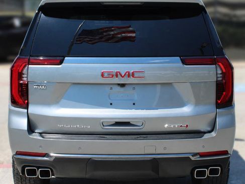 Used 2025 GMC Yukon AT4 AWD/4WD image 5