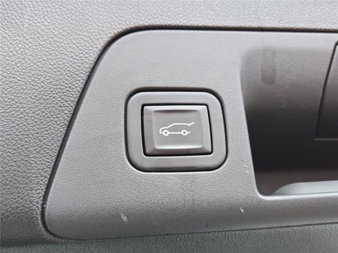 Used 2023 Buick Envision Essence w/ Technology Package I AWD/4WD image 15