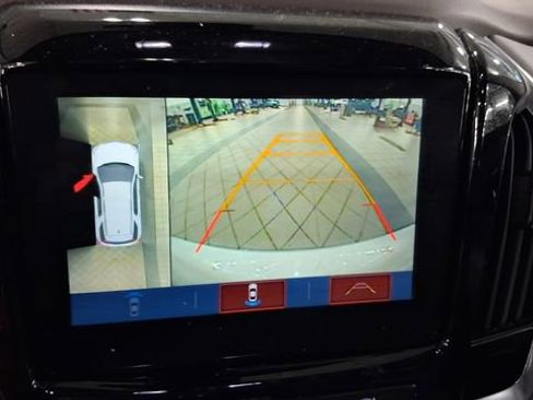 Used 2019 Chevrolet Traverse Premier w/ Driver Confidence II Package FWD image 28