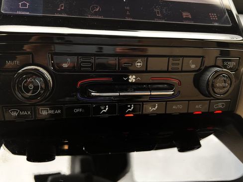 Used 2023 Jeep Grand Cherokee Limited image 21