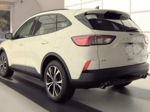 Used 2022 Ford Escape SE w/ SE Sport Appearance Package FWD image 4