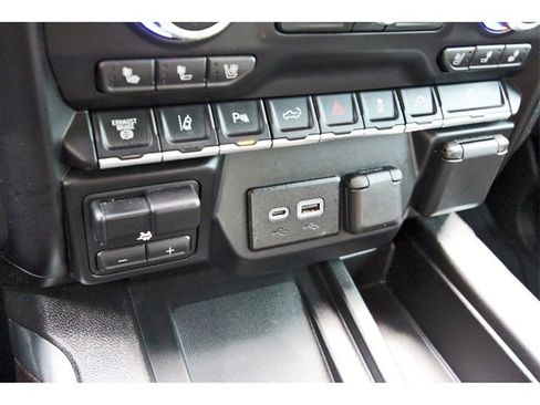 Used 2020 GMC Sierra 2500 SLT w/ Technology Package image 28