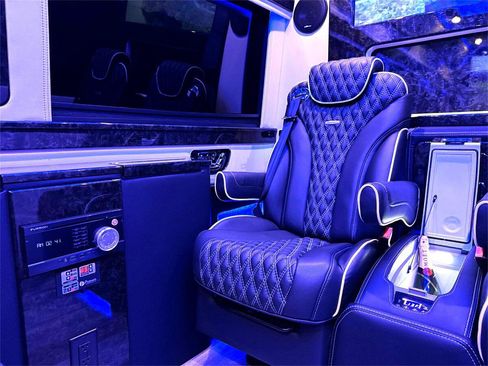 Used 2023 Mercedes-Benz Sprinter 3500 w/ Parking Package image 36