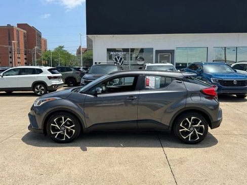 Used 2018 Toyota C-HR XLE FWD image 3