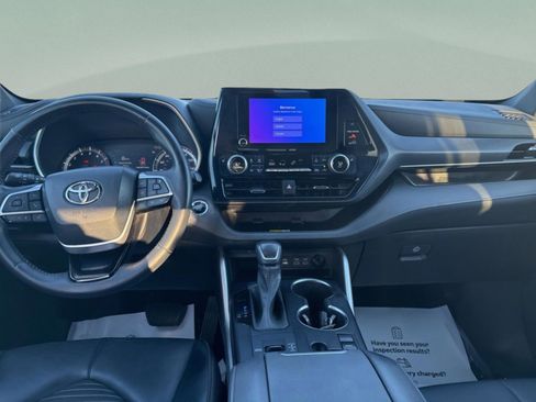 Used 2023 Toyota Highlander XSE image 11