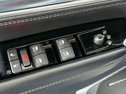 Used 2025 Jeep Wagoneer Series II w/ 8-Passenger Seating Package AWD/4WD image 18