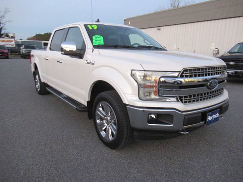 Used 2019 Ford F150 Lariat w/ Equipment Group 502A Luxury image 3