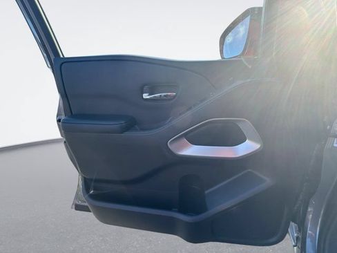 Certified 2025 Nissan Frontier SV RWD image 29