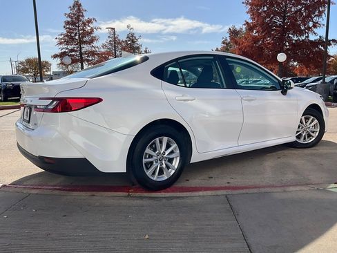 Used 2025 Toyota Camry LE image 6