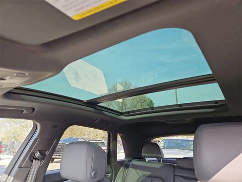 Used 2024 Audi Q3 2.0T Premium image 13