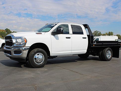 Used 2023 RAM 3500 Tradesman w/ Chrome Appearance Group image 3