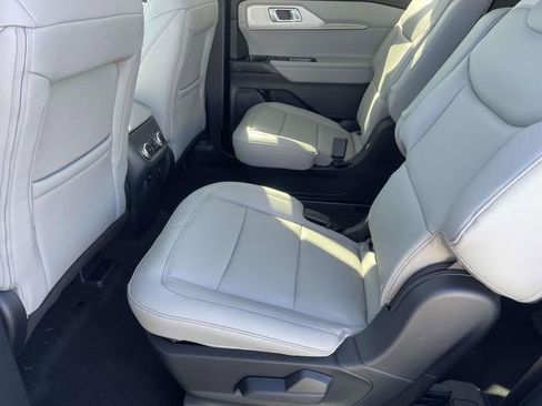 New 2026 Ford Explorer Active w/ Active Comfort Package image 19