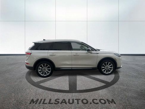 Used 2021 Lincoln Corsair AWD w/ Premium Package image 3