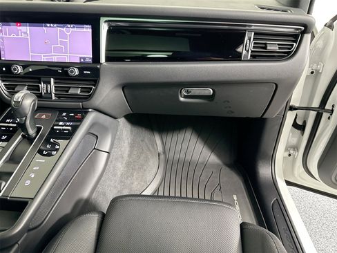 Certified 2023 Porsche Macan image 30