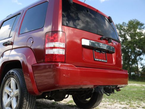 Used 2009 Jeep Liberty Limited w/ Premium Group AWD/4WD image 35
