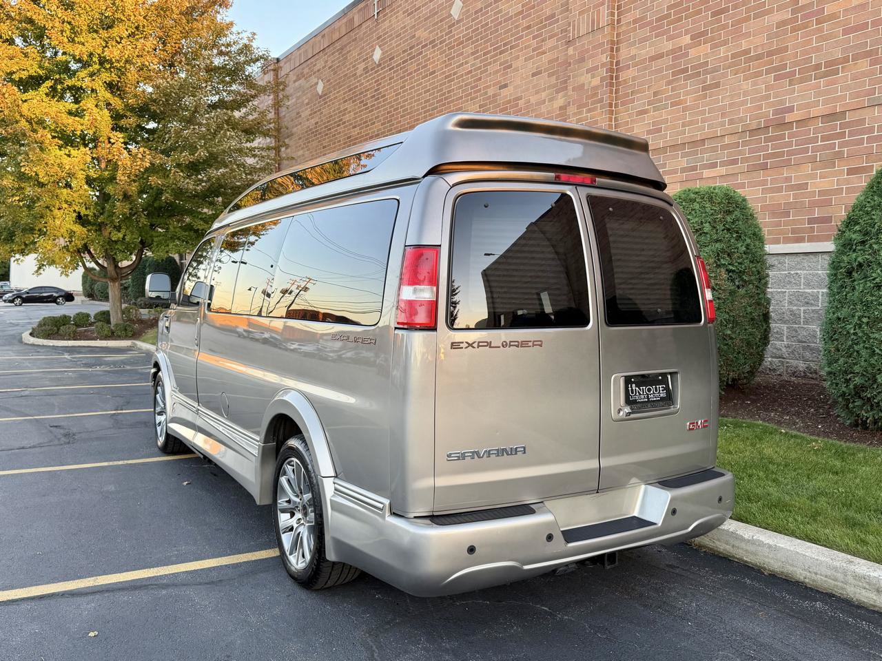 Used 2019 GMC Savana 2500 w/ Enhanced Convenience Package RWD image 9