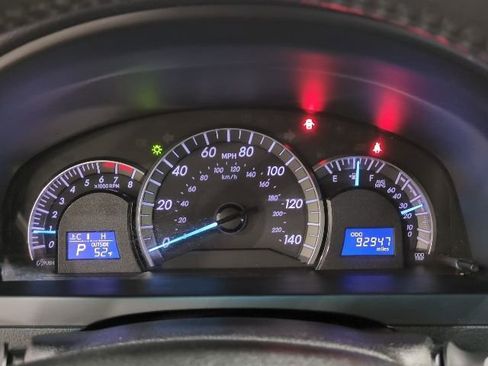 Used 2014 Toyota Camry SE w/ Leather Package image 7