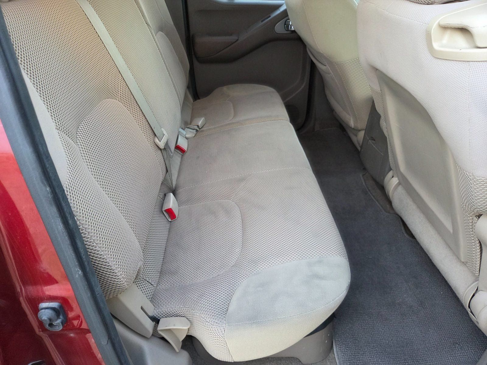 Used 2013 Nissan Frontier SV w/ SV Value Truck Pkg RWD image 12
