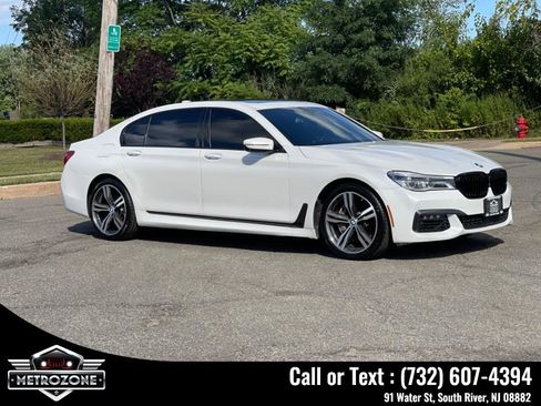 Used 2019 BMW 750i image 14
