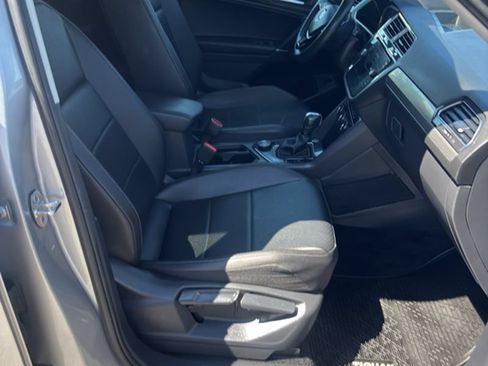 Used 2020 Volkswagen Tiguan SEL AWD/4WD image 13