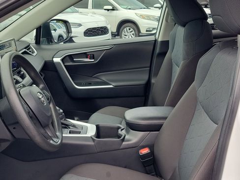 Used 2025 Toyota RAV4 XLE AWD/4WD image 22
