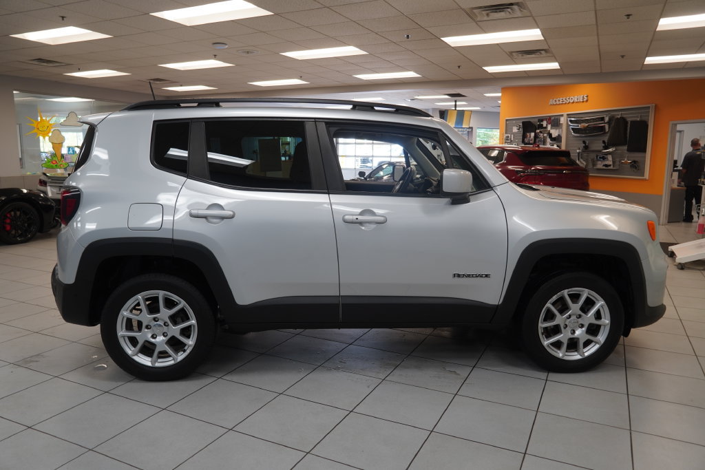 Used 2021 Jeep Renegade Latitude w/ Luxury Group I AWD/4WD image 11