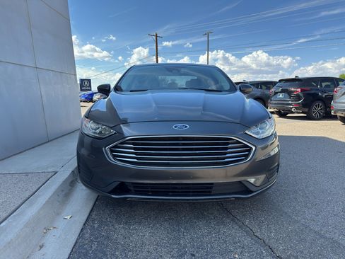 Used 2020 Ford Fusion SE image 3