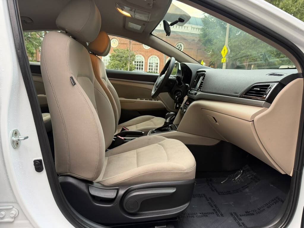Used 2017 Hyundai Elantra SE FWD image 27