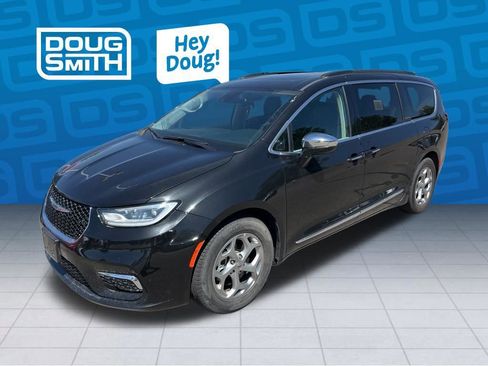 Used 2023 Chrysler Pacifica Limited FWD image 1