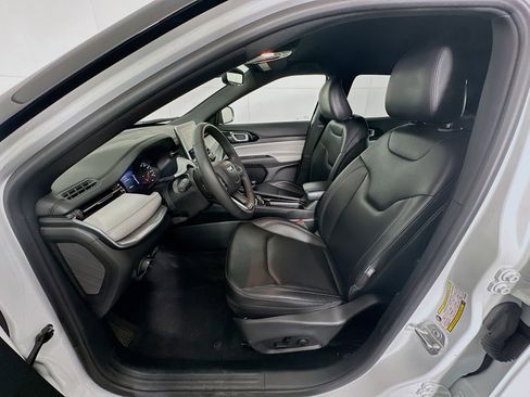 Used 2025 Jeep Compass Limited image 13