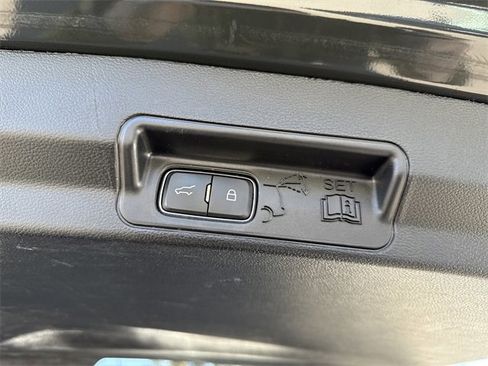 Used 2022 Ford Explorer XLT image 33