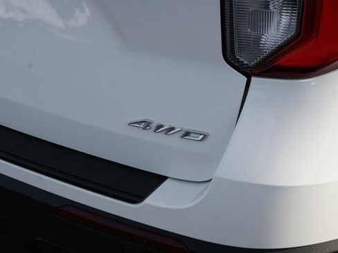 Used 2023 Ford Explorer ST-Line image 12