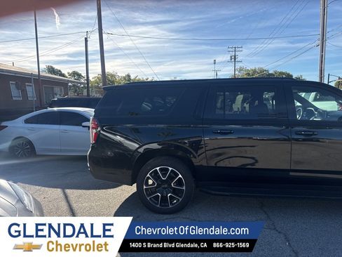 Used 2021 Chevrolet Suburban RST w/ Rear Media and Nav Package image 9