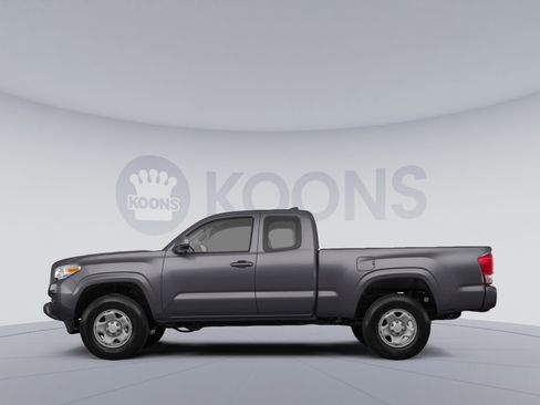 Used 2018 Toyota Tacoma SR w/ SR Convenience Package image 2
