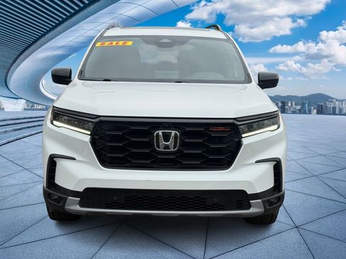 Used 2024 Honda Pilot TrailSport image 5