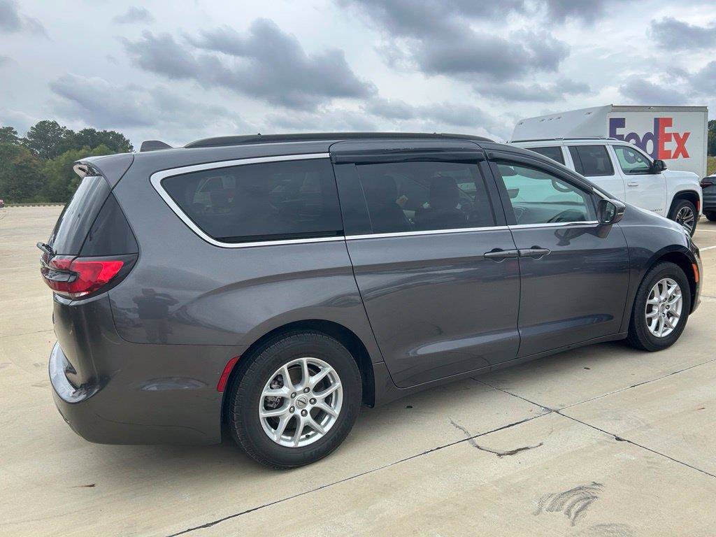 Used 2022 Chrysler Pacifica Touring-L FWD image 5