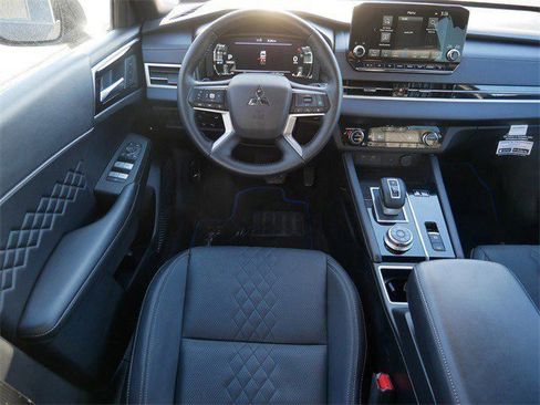 Used 2025 Mitsubishi Outlander SEL Black Edition image 10