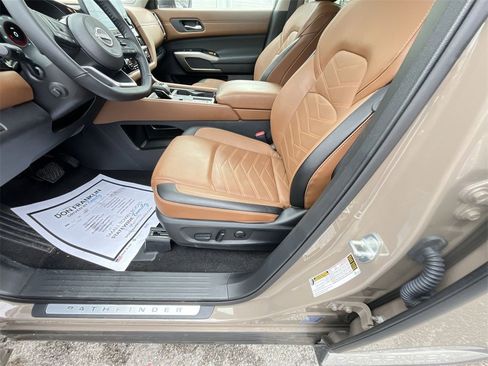 Used 2024 Nissan Pathfinder Platinum w/ Cargo Package image 12