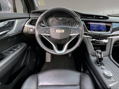 Used 2025 Cadillac XT6 Premium Luxury AWD/4WD image 5