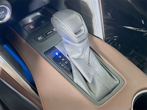 Certified 2024 Toyota Venza XLE image 16