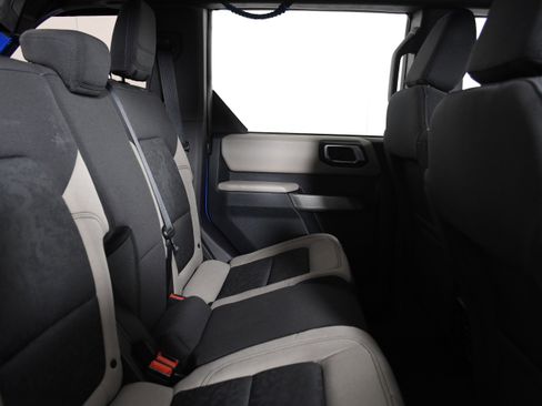 Used 2023 Ford Bronco Wildtrak image 24