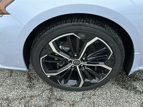 New 2025 Nissan Altima 2.5 SR w/ SR Premium Package FWD image 6