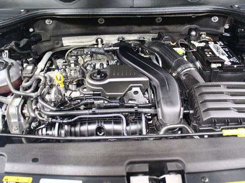 Used 2022 Volkswagen Taos SEL image 31