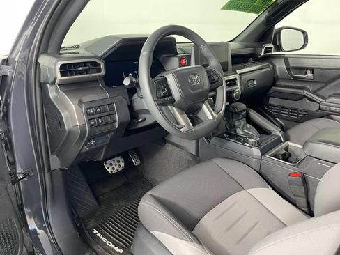 Used 2025 Toyota Tacoma TRD Sport AWD/4WD image 3