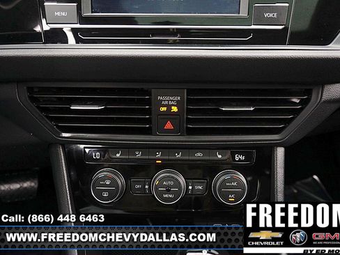 Used 2024 Volkswagen Jetta SE FWD image 17